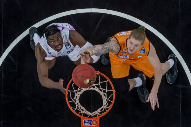 防守两端的 防守两端的