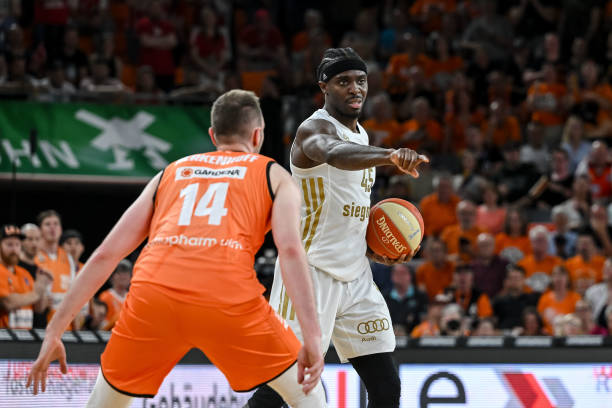 墨士廉自幼 墨士廉自幼